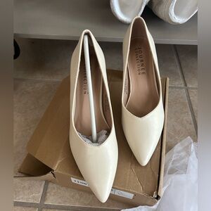 Journee Collection Women's Elegant Cream Heels